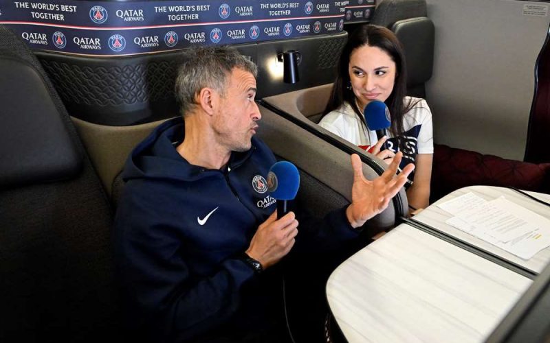 📸 Conferenza stampa a 10mila metri d’altezza: Luis Enrique intervistato in aereo ✈️