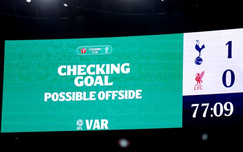 🚨 Cambia il VAR? Calci d’angolo, doppio giallo e perdite di tempo: TUTTE le novità proposte