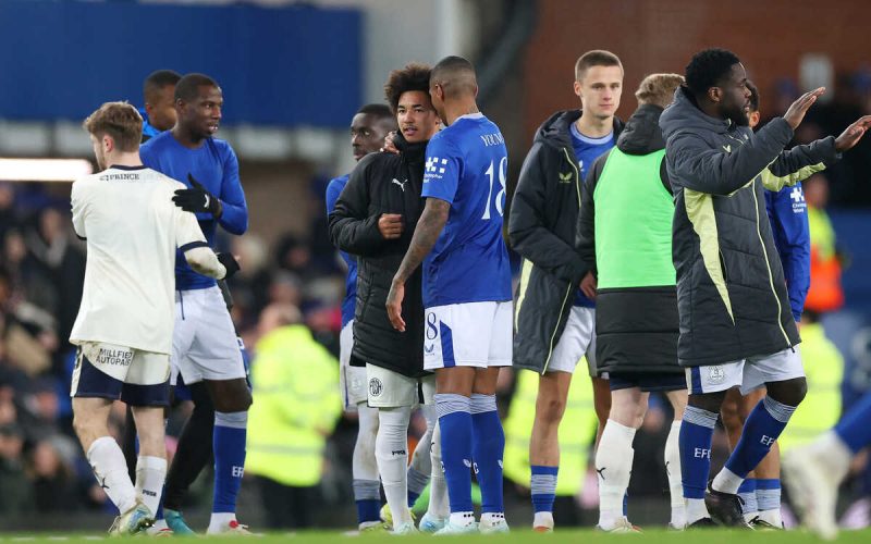 🎥 Ashley Young fa la storia: in Fa Cup contro suo figlio Tyler. Le immagini sono 🥺