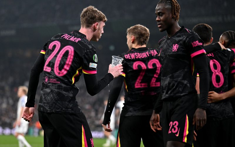 🔥 James-gol e nuovo ruolo, il Chelsea vince 2-1. Palmer festeggia… con una 🍺