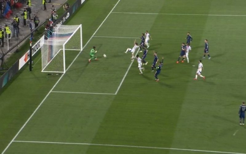 😱 Ennesima papera di Onana, Lione in gol con una punizione dalla distanza 📸