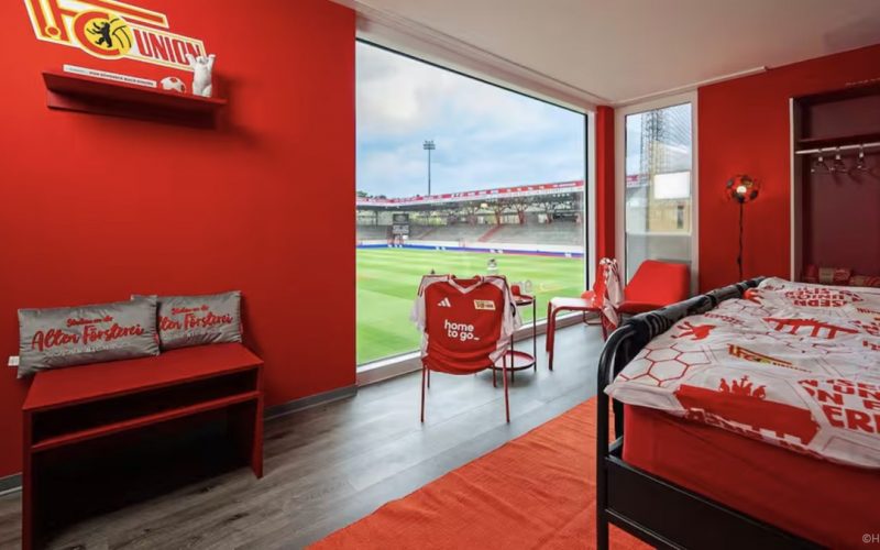 📸 Appartamento dentro lo stadio e docce… nello spogliatoio degli arbitri: la trovata dell’Union è 🤯