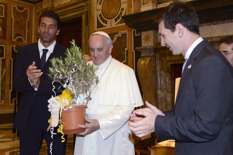❣️ Anche Messi ricorda Papa Francesco: “Grazie per aver reso il mondo un posto migliore”