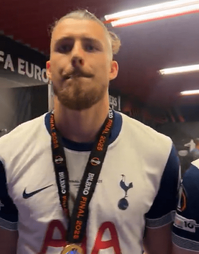 🎥 Tottenham, è già Champions: i giocatori festeggiano con l’inno 🤣