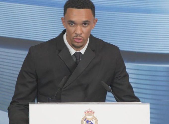 🎥 Alexander Arnold si presenta al Real… in perfetto spagnolo! Il numero di maglia e il “cambio” nome