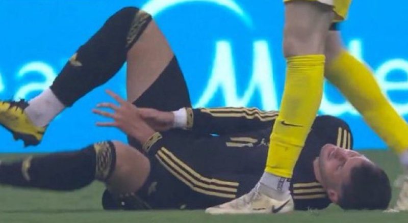 📸 Probabile frattura alla mano per Santi Gimenez: le sue condizioni