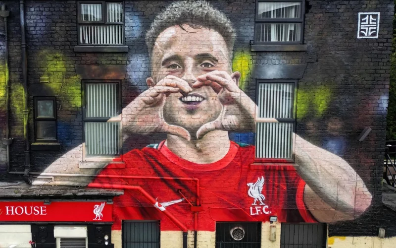 ❤️ Liverpool, murales mozzafiato in memoria di Jota vicino ad Anfield 📸