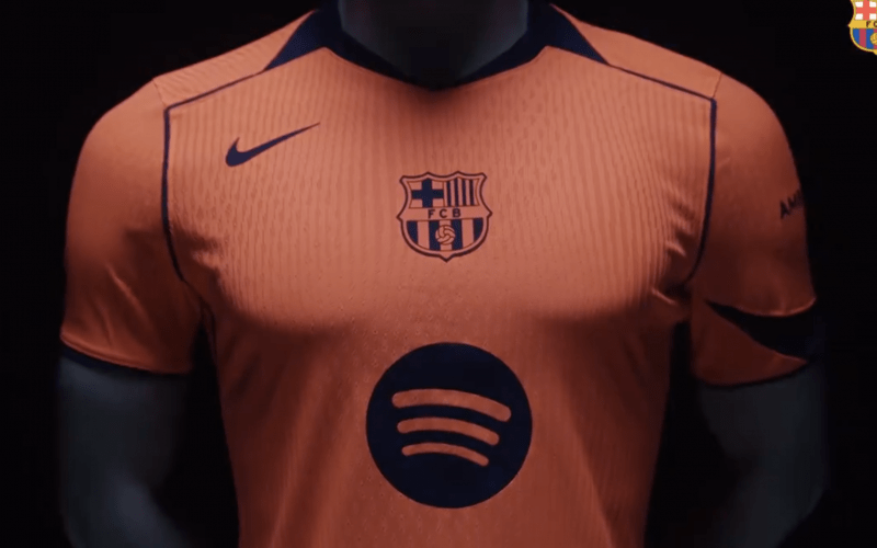 🎥 Arancione e Total 90: il terzo kit del Barça omaggia gli anni 2000