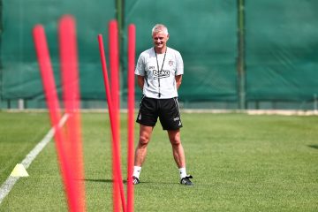 🤔 Solskjær corre in soccorso del ManUtd, è disposto ad allenare fino a giugno: il club valuta