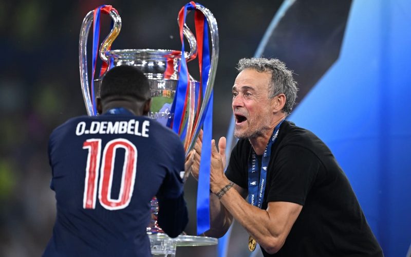 🎥 Luis Enrique accoglie il “suo” Pallone d’Oro Dembelé: la scena è 🥹