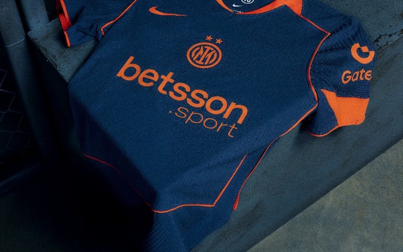 📸 Inter, ecco la terza maglia: “Fusione estetica tra tradizione e innovazione”