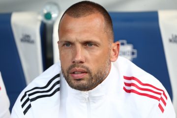 ✅ UFFICIALE – Heitinga non è più l’allenatore dell’Ajax: fatale la sconfitta contro il Galatasaray