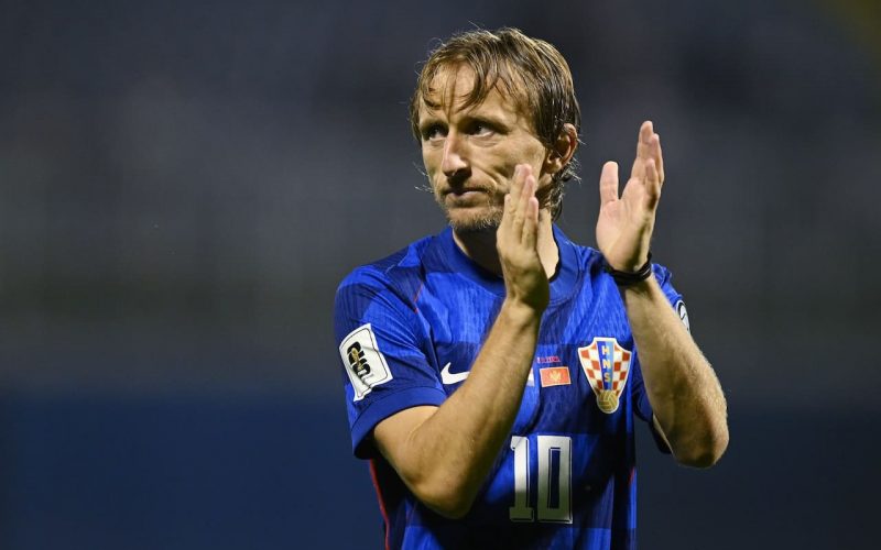 🎥 Modric ultimo romantico: palleggia con le figlie dopo Croazia-Montenegro