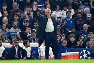 🎥 È la Mou-night: accoglienza 🤩 del Chelsea, poi calma i tifosi del Benfica contro Fernandez