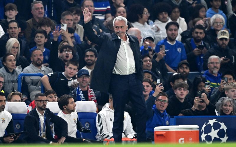 🎥 È la Mou-night: accoglienza 🤩 del Chelsea, poi calma i tifosi del Benfica contro Fernandez