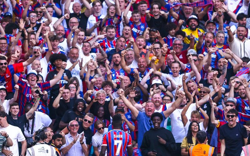 🔴 Sarr vede… rosso e manda il Liverpool in crisi! Reds eliminati dalla EFL Cup