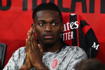 🎥 “Non mi fare inca***re”, poi la disperazione dopo il gol sbagliato: Allegri-Leao è già odi et amo 😂