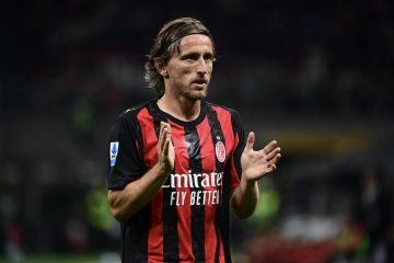 😂 Gimenez: “I nuovi si presentano cantando, Modric invece ci ha regalato un telefono”