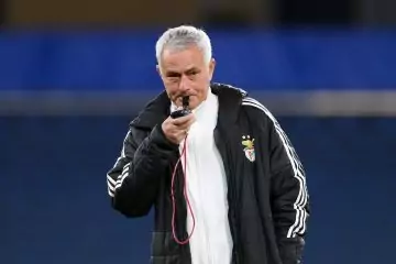 😵 Sintomi virali per Mou e i suoi calciatori, a rischio la gara contro il Porto: la situazione