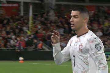 😱 CR7, che combini? Gomitata da 🟥 con l’Irlanda, poi provoca i tifosi