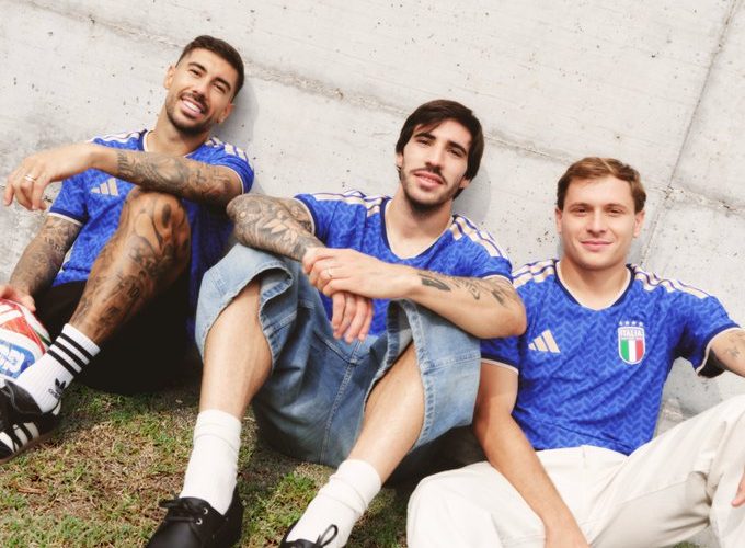 📸 Adidas svela le maglie del Mondiale: omaggio Italia al 2006, Argentina e Spagna 🤩