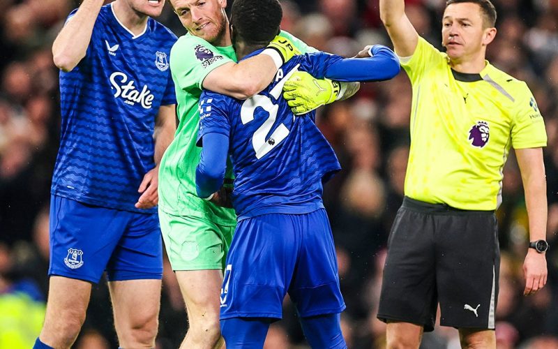 ❌ Ko in superiorità numerica, disastro United! Gueye vs Keane, espulsione CLAMOROSA 🎥