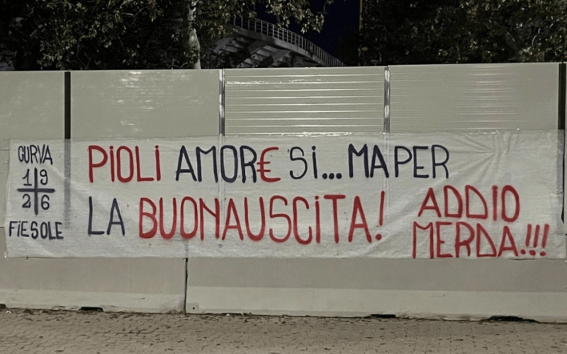 ❌ I tifosi della Fiorentina attaccano Pioli: “Amore per la buonuscita, traditore!” 📸