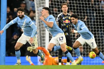 💥 Pazzo 3-2 all’Etihad: il City vince al 91′ dopo la doppia rimonta Leeds. Gigio 🧱