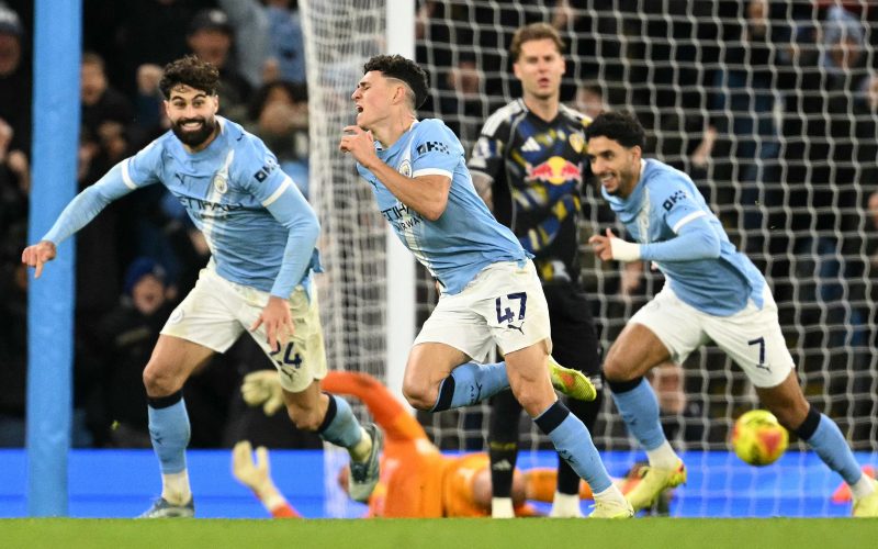 💥 Pazzo 3-2 all’Etihad: il City vince al 91′ dopo la doppia rimonta Leeds. Gigio 🧱