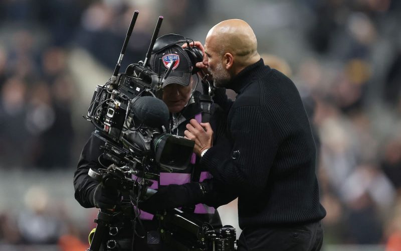 📸 Guardiola perde la testa: tensione coi giocatori del Newcastle, poi se la prende col cameraman 😳