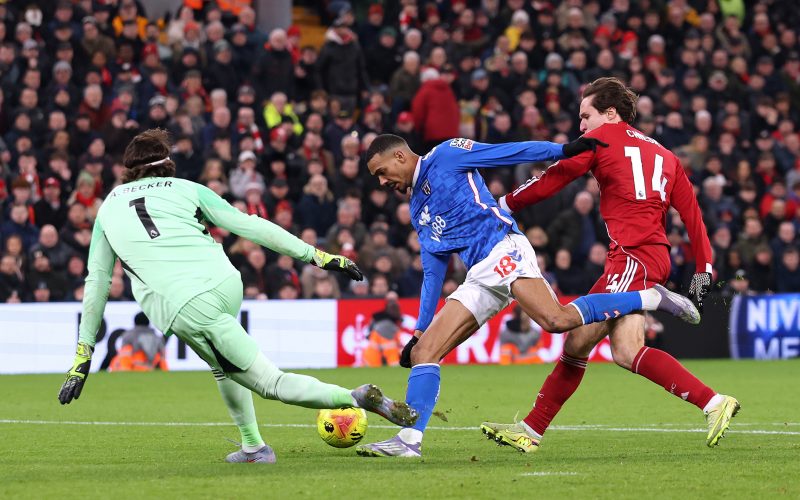 🎥 Chiesa salva Slot… con un recupero difensivo PRODIGIOSO. Anfield si esalta