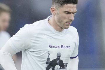 📸 Fiorentina, maglia celebrativa in memoria di Commisso