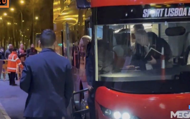 📸 Mou l’ha rifatto! Ha seguito Real-Benfica… in pullman dal parcheggio del Bernabeu 😅