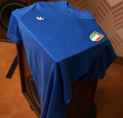 📸 Adidas rilascia una maglia retrò dell’Italia: il richiamo agli anni 70′ è 🤩