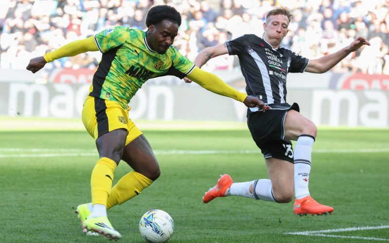 🎤 Sassuolo, Nzola: “Quando c’è stato l’interesse del club, ho subito scritto a Laurienté. Razzismo? È ovunque, ma non sono uno che piange”