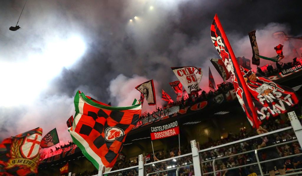 ❌ Cori offensivi dei tifosi del Milan verso due calciatori dell’Inter: rossoneri sanzionati