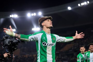 📸 Antony segna ed esulta…con la coppola: la scena è 🤣