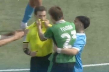 😮 Follia durante Napoli-Sassuolo Primavera: Tomsa strattona l’arbitro. Il Sassuolo condanna il gesto