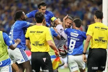 🤯 RISSA incredibile e 23 🟥 in Cruzeiro-Atletico Mineiro: Everson sbatte con la testa contro il palo