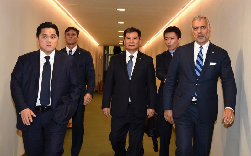 😱 Zhang AL VERDE: l’ex patron dell’Inter costretto a cedere Suning per pagare 31 miliardi di debito!