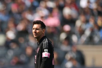 🎥 La scalata continua per Messi: la punizione del 901° del 🐐 è 🥴