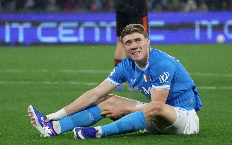 💥 Hojlund ATTACCA Mina: “Non gioca a calcio e gli arbitri glielo permettono”