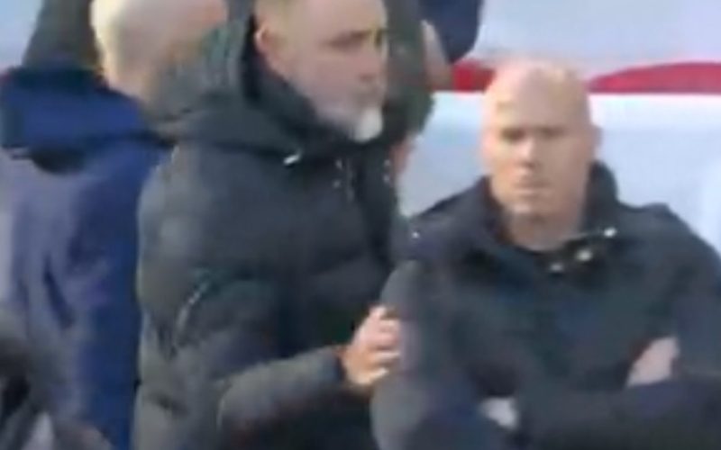 🤷‍♂️ Tudor ma che fai? Saluta un membro del suo staff, pensando fosse Slot: il siparietto è 😂