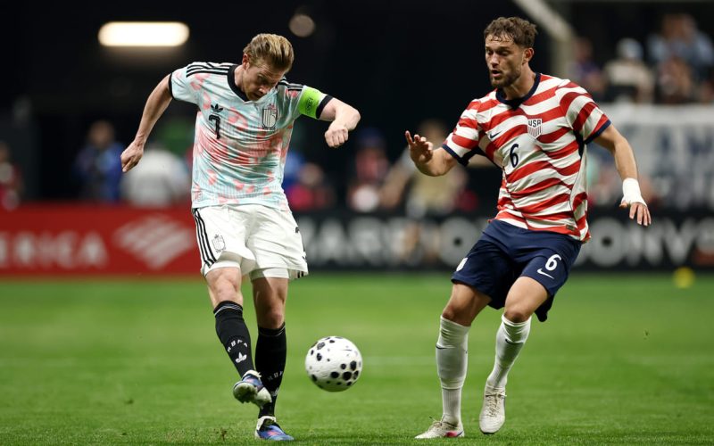 USA e Belgio in campo con colori di maglia simili: la confusione dagli spalti è 🤯