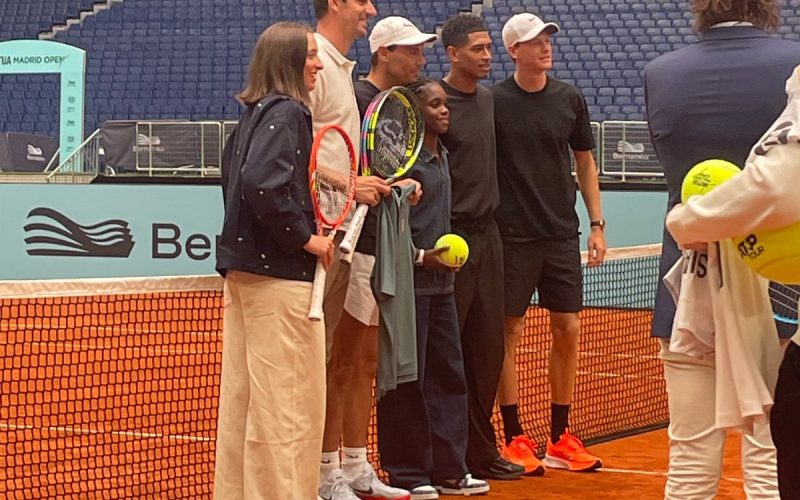🎥 INCREDIBILE al Bernabeu: Sinner-Bellingham vs Nadal-Courtois a tennis, arbitra… Florentino! 😅