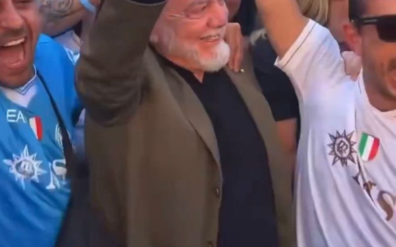 🎥 ADL show negli States: “Chi non salta juventino è!” in mezzo ai tifosi del Napoli 😅