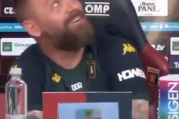 🎥 DDR SHOW in conferenza: il tecnico del Genoa TERRORIZZATO… da un’ape! Il siparietto è 😂