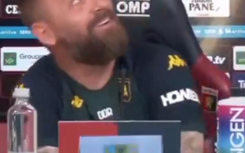 🎥 DDR SHOW in conferenza: il tecnico del Genoa TERRORIZZATO… da un’ape! Il siparietto è 😂