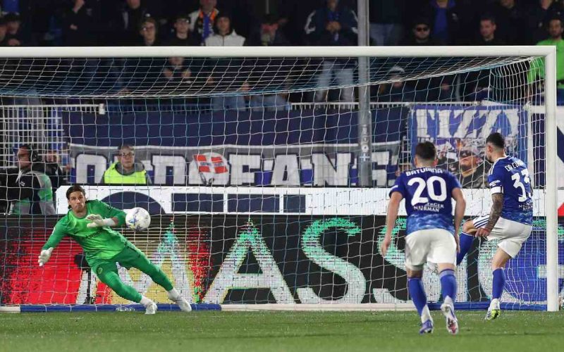 🧐 Giusto il rigore al Como? Marelli: “Nico Paz colpisce Bonny”. Di Canio: “Niente più scivolate a mezzo metro dall’avversario”