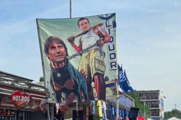 🥶 Alla faccia dell’ex! Conte al guinzaglio di Chivu: lo striscione a San Siro è 😱